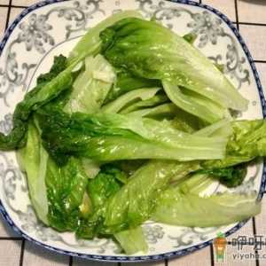 炒生菜怎么不变色发黑 生菜怎样炒才碧绿脆嫩