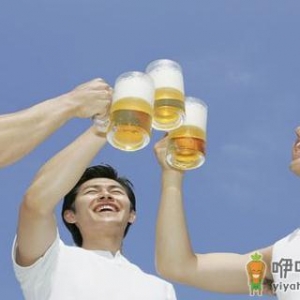 男人喝啤酒时不能吃什么