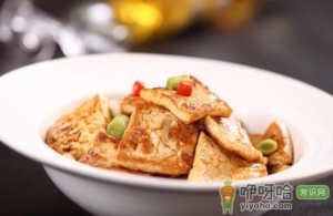 煎豆腐放油多能不粘锅吗？煎豆腐怎么不粘锅