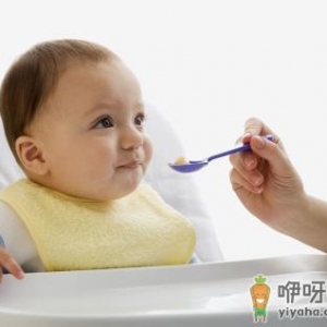 宝宝喂养误区：辅食添加比母乳喂养更重要