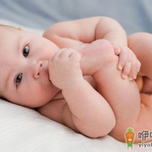 宝宝不穿袜子的好处 光脚能养成更好的走路姿势