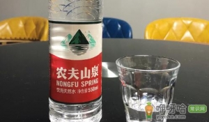 矿泉水为什么越喝嗓子越干