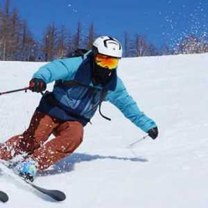 滑雪服里面穿短裤还是长裤好